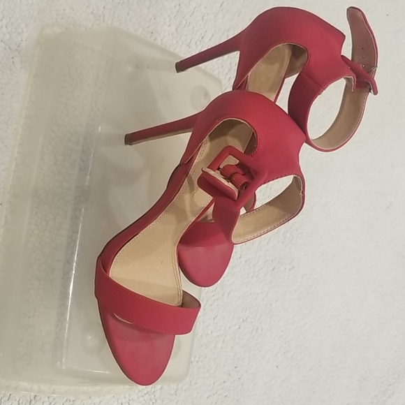 Heels - Picture 3 of 3